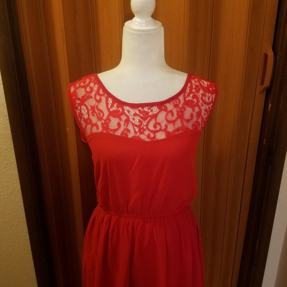 RED LACE DRESS - Picture 2 of 7